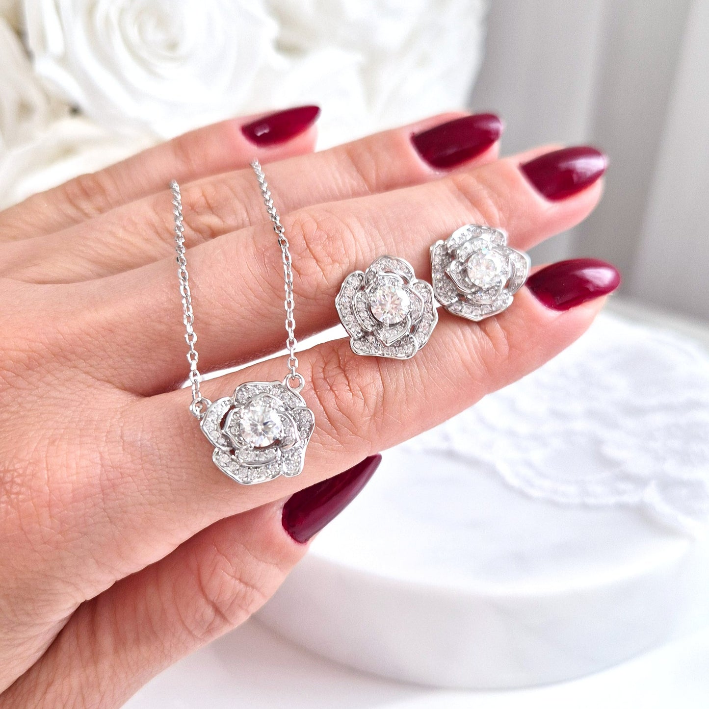 Moissanit ohrringe, Moissanite earrings, Moissanit Ohrstecker, studs, stud earrings, silver earrings, Ohrringe, Ohrstecker, Silber Ohrringe, Damenohrringe, Silberschmuck, silver jewelry, 925 sterling silver jewellery, gioielli, bijou, accessoire, bridal earrings, wedding earrings, hochzeitsschmuck, Schmuck, Diamant Ohrringe, Diamond Earrings, lab grown diamond jewelry, Rosen Ohrringe, Blumen Ohrstecker, moissanite rose earrings, Moissanite necklace, moissanit Halskette