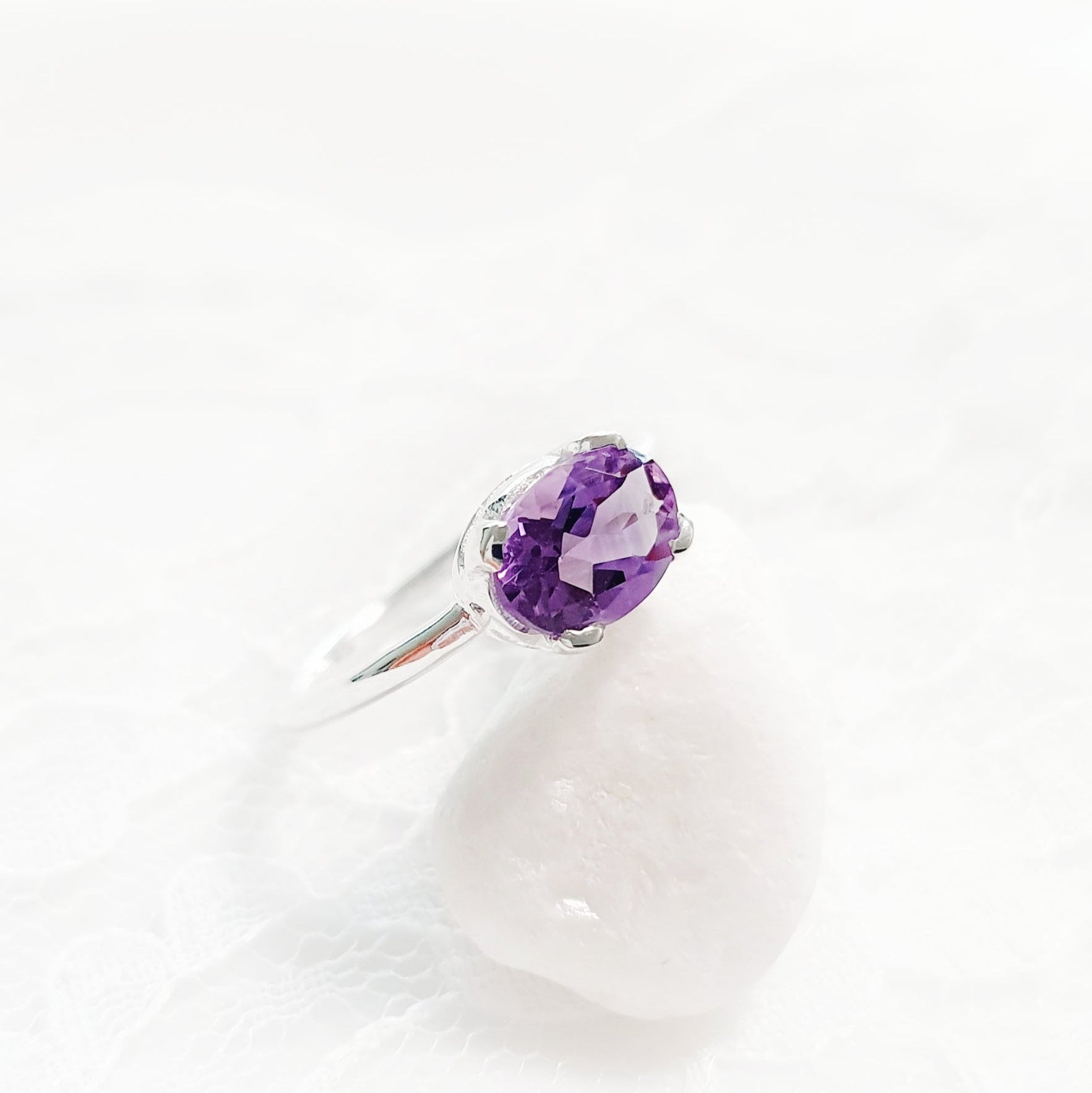 Amethyst Ring, Edelstein Ring Amethyst Edelsteinring mit oval geschliffenem Edelstein Amethyst, Amethyst Schmuck