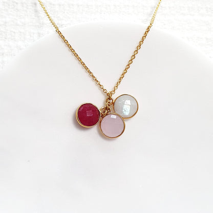 Anhänger Kette, golden pendant necklace with gemstones, vergoldete Halskette mit Edelsteinanhänger mit rotem Granat Edelstein rosa Chalcedony und weissem Mondstein
