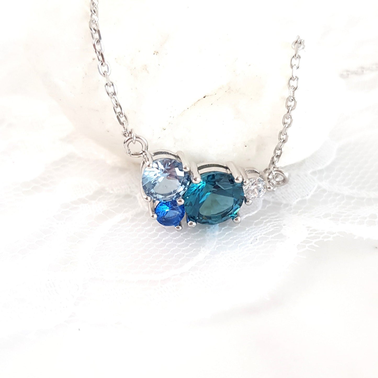 Blau Topas Kette, London Blue Topaz Necklace, blue gemstone necklace, pendant necklace, silver necklace, 9525 sterling silve, collier, collana, necklace, Halskette,royal blue sapphire necklace, aquamarine necklace, timeless jewelry, elegant jewellery, Silber Halskette mit Blautopas, Aquamarin und blauem Saphir Edelstein, Edelstein Kette Silber
