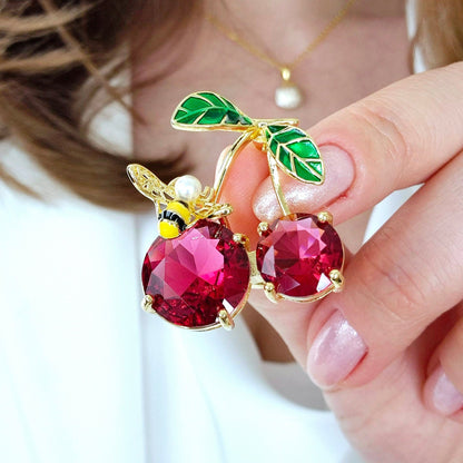 Brosche Kirsche, Kirschen Brosche, Cherry Brooch, red broach, Broche cerise, Spilla ciliegia, Gold brooch, golden brooch, Goldene Brosche, Brosche, Brooch, Broach, Broche, Spilla, broche dore, Rote Brosche,  red brooch, for women, Schmuck, Jewelry, jewellery, gioielli, bijou, bijoux