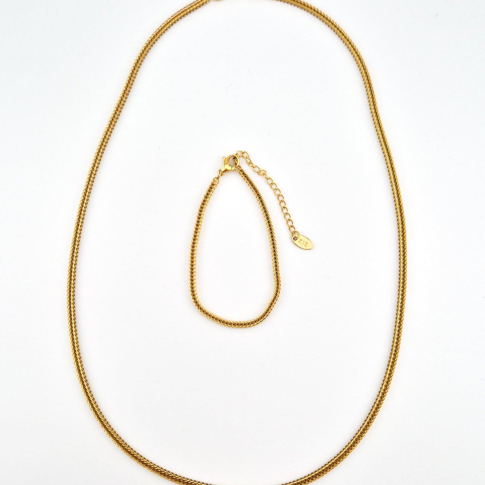 Edelstahl Halskette, stainless steel necklace, collier acier inox, collana acciaio, Gold Halskette, goldene Kette, golden necklace, gold necklace, Halskette, necklace, collana, collier, minimalistische Halskette, Minimalist necklace, Edelstahl Armband, stainless steel bracelet, Bracelet, Armband. Schmuckset, Jewelry set