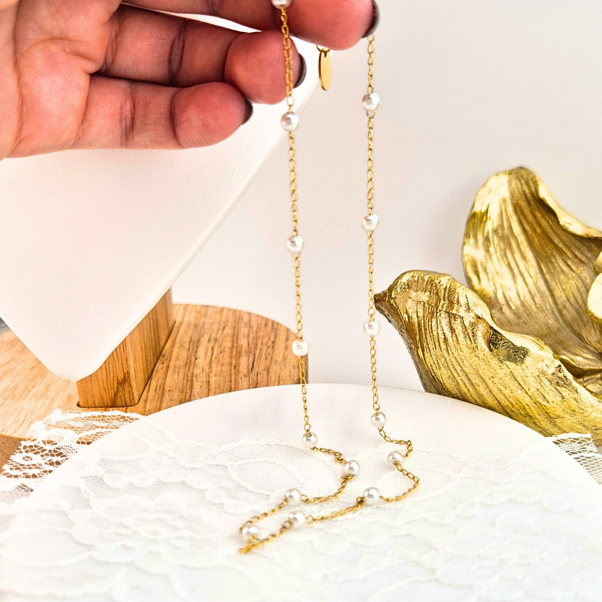 Goldene Halskette Perlen, gold pearl necklace, golden necklace pearls, collier dore perles, collana dorata perle, minimalistische Kette mit kleinen Perlen, minimalist necklace wit tiny pearls, Gold necklace pearls, Halskette, Perlen Halskette, Necklace, collier, collana
