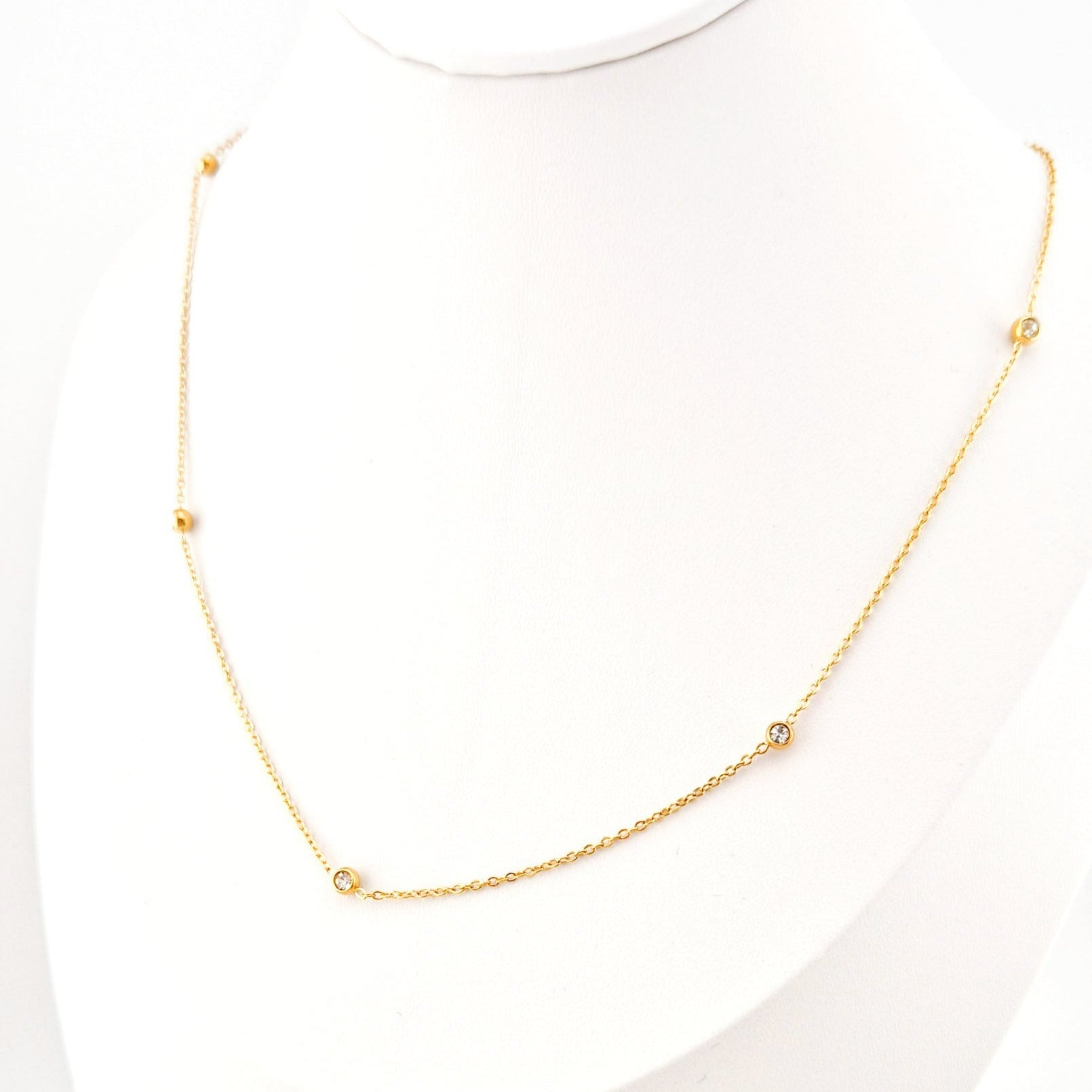 Goldene Halskette Zirkonia, golden necklace, golden necklace cubic zirconia, collier dore, collier dore zirconium, collana dorata, collana dorata zirconia, Zirkonia Halskette, Goldene Halskette, vergoldete Halskette, Halskette, Kette mit Zirkonia Steinchen, elegant golden necklace