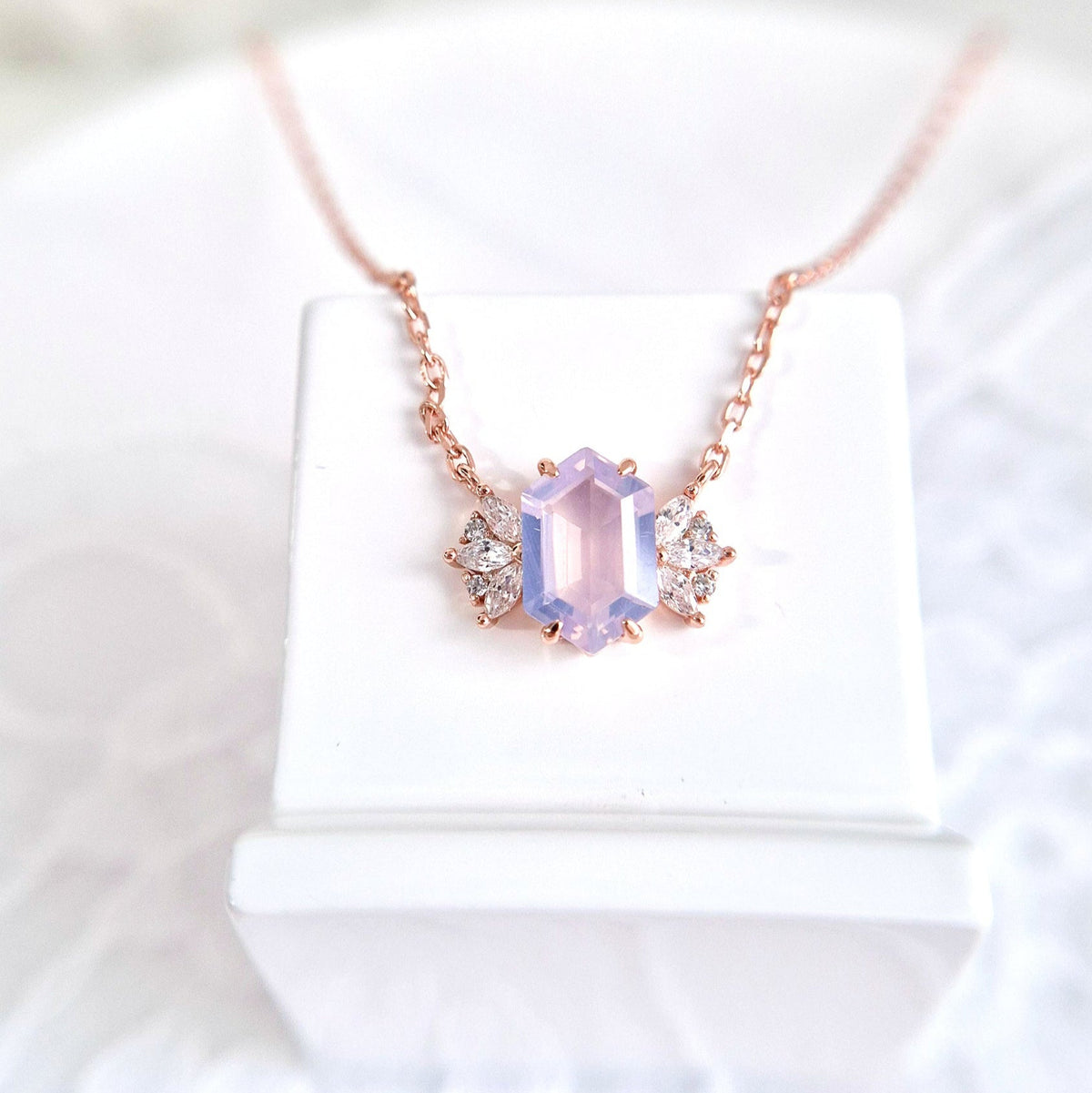 Lavendelquarz Schmuckset, Schmuckset Lavendelquarz, Lavender quartz jewelry set, Parure de bijoux en quartz lavande, Set di gioielli in quarzo lavanda, Schmuckset, jewellery set, Rosegold Schmuck, Silber Schmuck Set, Rose Gold Schmuckset, rose gold jewelry set, Rose gold jewelry, Lavendelquarz Ohrringe, Lavendelquarz Halskette, Lavendelquarz Ring, Schmuck, Ring, Ohrringe, Ohrstecker, Ring