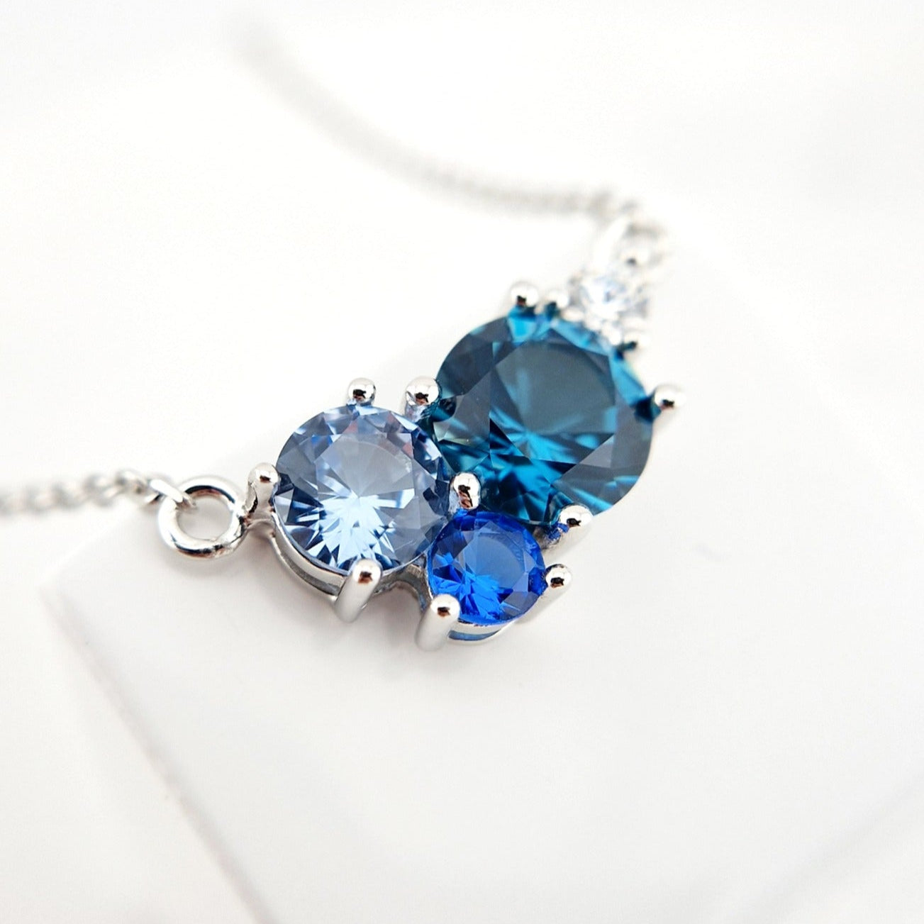 Blau Topas Kette, London Blue Topaz Necklace, blue gemstone necklace, pendant necklace, silver necklace, 9525 sterling silve, collier, collana, necklace, Halskette,royal blue sapphire necklace, aquamarine necklace, timeless jewelry, elegant jewellery, Silber Halskette mit Blautopas, Aquamarin und blauem Saphir Edelstein, Edelstein Kette Silber