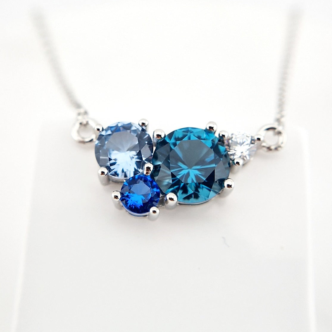 Schmuckset blaue Edelsteine, Blue gemstone jewelry set, Silber Schmuckset, Silver jewelry set, London blue Topas Jewelry, Blautopas Schmcukset, Aquamarin Schmuck, Aquamarine jewelry, Blau Saphir Schmuck Set, blue sapphire jewelry set, Topas Ring, Topas Halskette, Topas Ohrringe, Topaz earrings, Topaz Ring, Topaz necklace, topaz pnemdant necklace, SIlber Ohrringe, Silber Ohrstecker, Silberring, Silber Kette, Silver necklace, silver ring, silver earrings