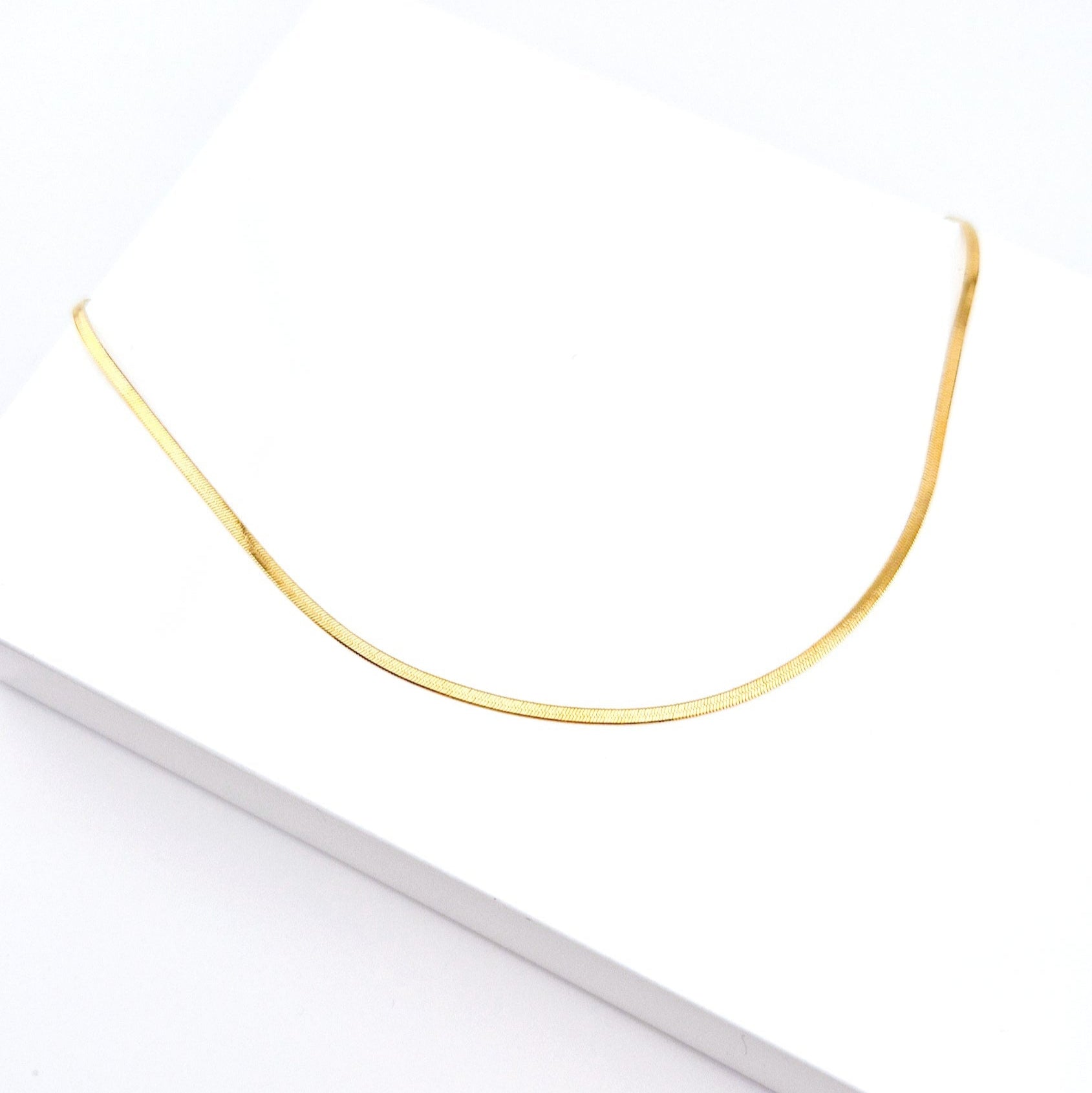 Minimalistische Halskette, minimalist necklace, collier minimaliste, collana minimalista, Halskette, necklace, collana, collier, goldene Halskette, vergoldete Halskette, Edelstahl Halskette, golden necklace, gold necklace stainless steel necklace, collier d'or