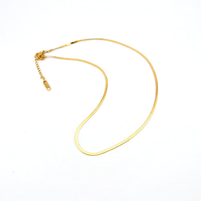 Minimalistische Halskette, minimalist necklace, collier minimaliste, collana minimalista, Halskette, necklace, collana, collier, goldene Halskette, vergoldete Halskette, Edelstahl Halskette, golden necklace, gold necklace stainless steel necklace, collier d'or