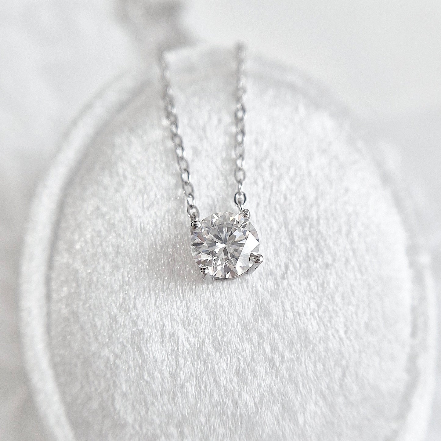 Moissanite necklace, Moissanit Kette, Moissanite pendant necklace, solitaire necklace, Solitär Halskette, Damenkette, Halskette, Hochzeitsschmuck, wedding jewelry, jewellery gift, for her, birthday gift girl friend, anniversary present, silver jewelry, elegant necklace, Halskette, collana, collier, Schmuck, bijou, accessoire, gioielli, bridesmaid gift, Schmuck für Hochzeit