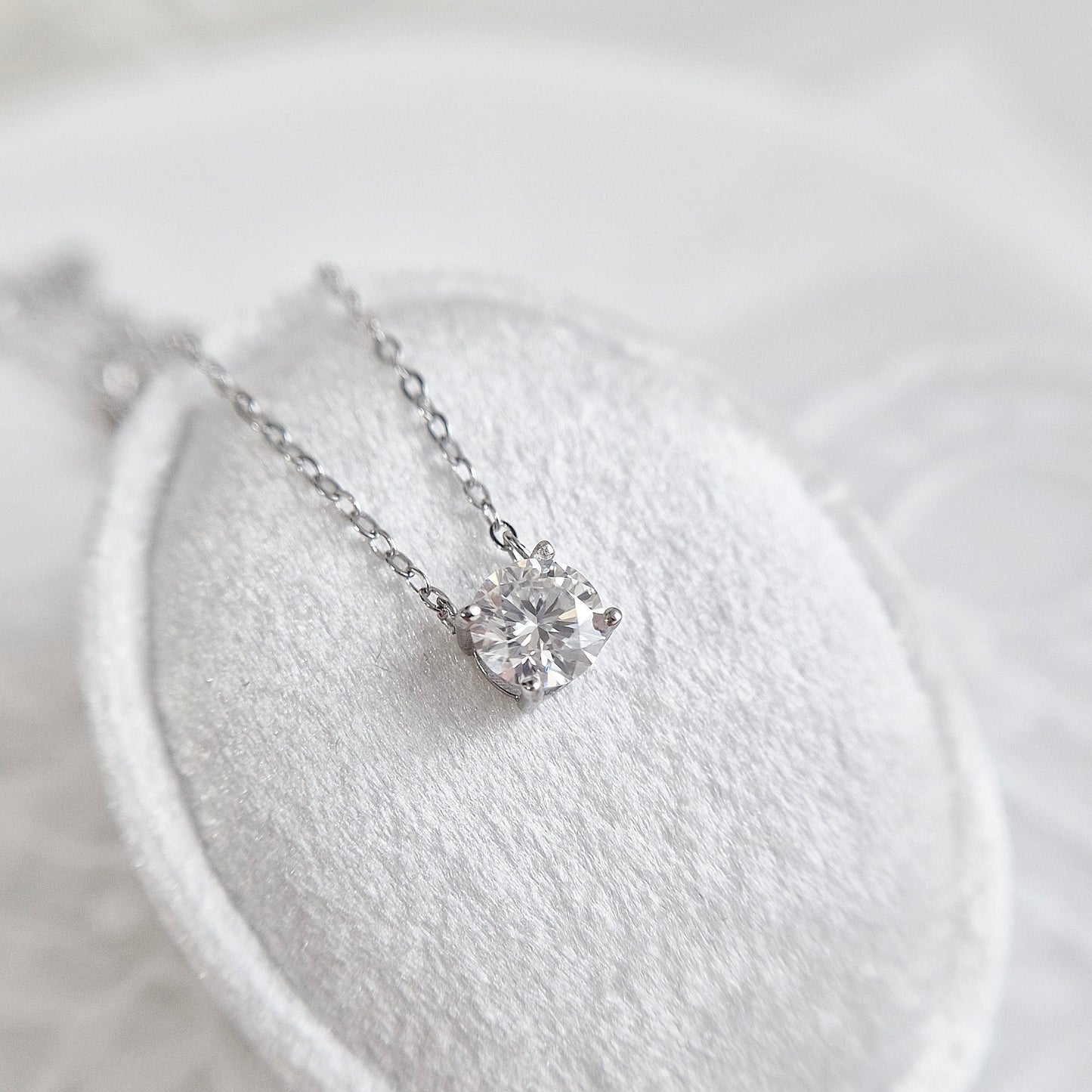 Moissanite necklace, Moissanit Kette, Moissanite pendant necklace, solitaire necklace, Solitär Halskette, Damenkette, Halskette, Hochzeitsschmuck, wedding jewelry, jewellery gift, for her, birthday gift girl friend, anniversary present, silver jewelry, elegant necklace, Halskette, collana, collier, Schmuck, bijou, accessoire, gioielli, bridesmaid gift, Schmuck für Hochzeit