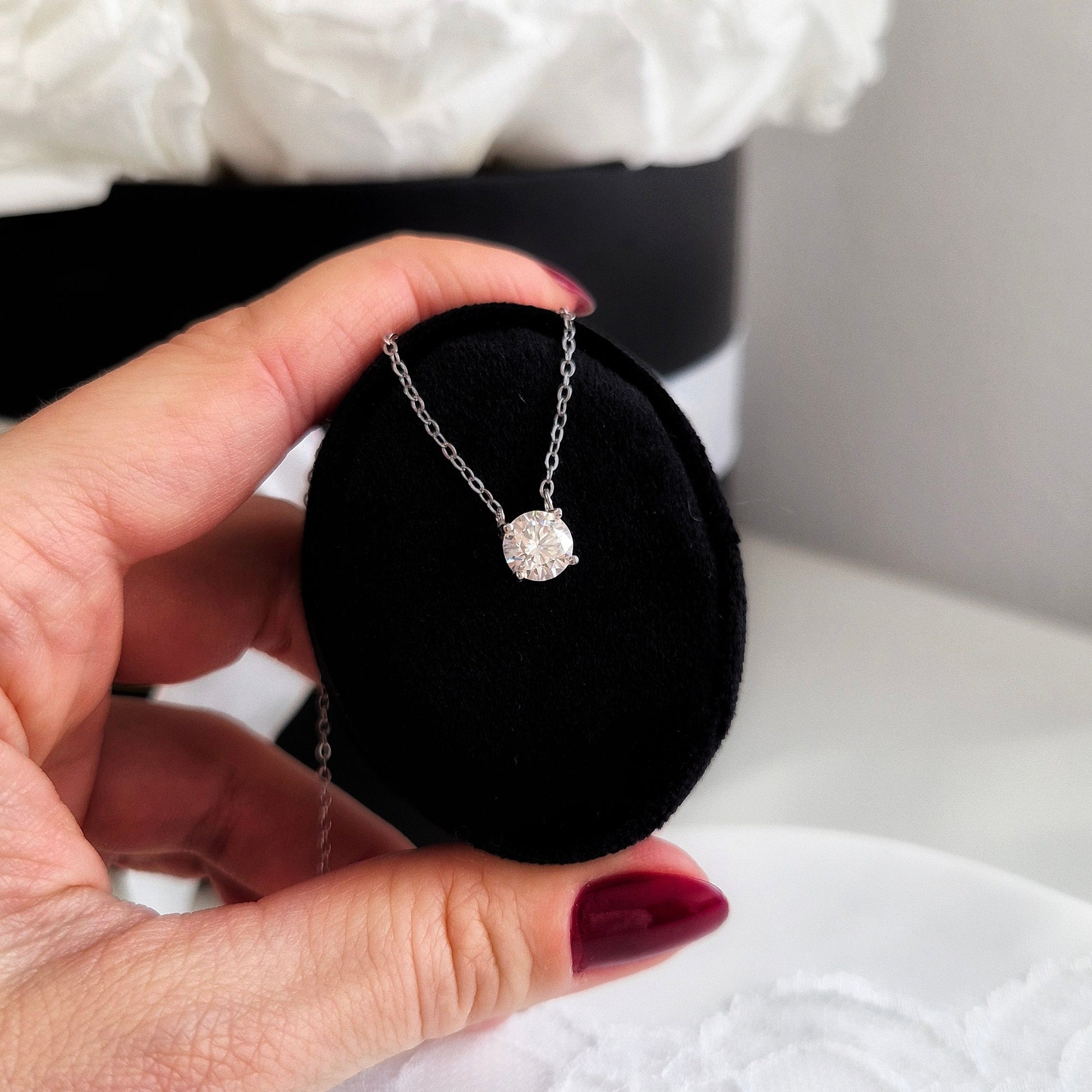 Moissanite necklace, Moissanit Kette, Moissanite pendant necklace, solitaire necklace, Solitär Halskette, Damenkette, Halskette, Hochzeitsschmuck, wedding jewelry, jewellery gift, for her, birthday gift girl friend, anniversary present, silver jewelry, elegant necklace, Halskette, collana, collier, Schmuck, bijou, accessoire, gioielli, bridesmaid gift, Schmuck für Hochzeit