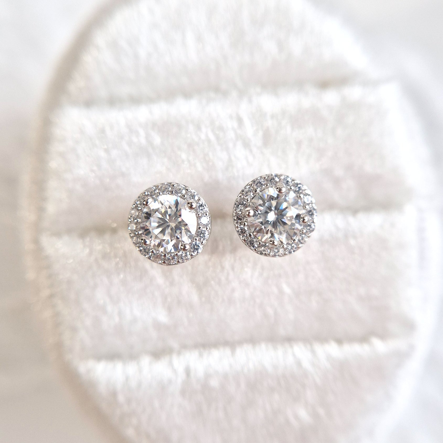 Moissanit ohrstecker, Moissanite studs, moissanite earrings, Moissanit ohrringe, studs, stud earrings, silver earrings, Ohrringe, Ohrstecker, Silber Ohrringe, Damenohrringe, Silberschmuck, silver jewelry, 925 sterling silver jewellery, gioielli, bijou, accessoire, bridal earrings, wedding earrings, hochzeitsschmuck, Schmuck, Diamant Ohrringe, Diamond Earrings, lab grown diamond jewelry