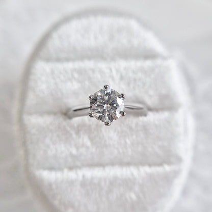 Moissanit Silber Ring, Moissanite Ring, moissanite silver ring, Moissanit Ring, studs, Ring, Fingerring, Silberring, Damenring, Silberschmuck, silver jewelry, 925 sterling silver jewellery, gioielli, bijou, accessoire, bridal ring, wedding ring, promise ring, engagement ring, proposal ring, Verlobungsring, Ring Verlobung, Hochzeit Ring, hochzeitsschmuck, Schmuck, Diamant Ring, Diamond Ring, lab grown diamond jewelry