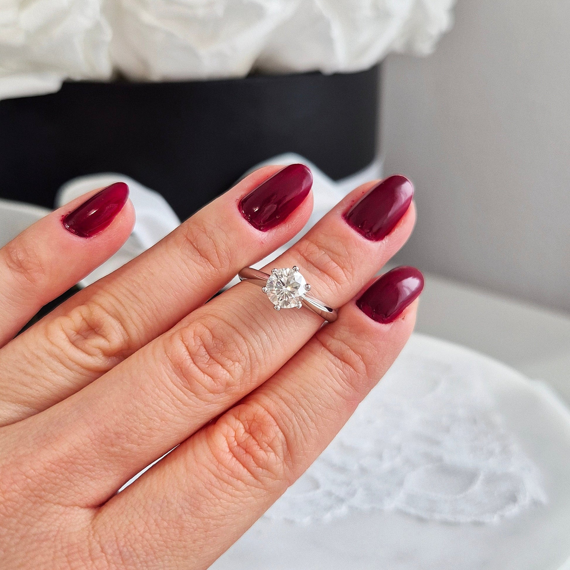 Moissanit Silber Ring, Moissanite Ring, moissanite silver ring, Moissanit Ring, studs, Ring, Fingerring, Silberring, Damenring, Silberschmuck, silver jewelry, 925 sterling silver jewellery, gioielli, bijou, accessoire, bridal ring, wedding ring, promise ring, engagement ring, proposal ring, Verlobungsring, Ring Verlobung, Hochzeit Ring, hochzeitsschmuck, Schmuck, Diamant Ring, Diamond Ring, lab grown diamond jewelry
