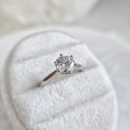 Moissanit Silber Ring, Moissanite Ring, moissanite silver ring, Moissanit Ring, studs, Ring, Fingerring, Silberring, Damenring, Silberschmuck, silver jewelry, 925 sterling silver jewellery, gioielli, bijou, accessoire, bridal ring, wedding ring, promise ring, engagement ring, proposal ring, Verlobungsring, Ring Verlobung, Hochzeit Ring, hochzeitsschmuck, Schmuck, Diamant Ring, Diamond Ring, lab grown diamond jewelry