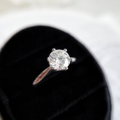 Moissanit Silber Ring, Moissanite Ring, moissanite silver ring, Moissanit Ring, studs, Ring, Fingerring, Silberring, Damenring, Silberschmuck, silver jewelry, 925 sterling silver jewellery, gioielli, bijou, accessoire, bridal ring, wedding ring, promise ring, engagement ring, proposal ring, Verlobungsring, Ring Verlobung, Hochzeit Ring, hochzeitsschmuck, Schmuck, Diamant Ring, Diamond Ring, lab grown diamond jewelry