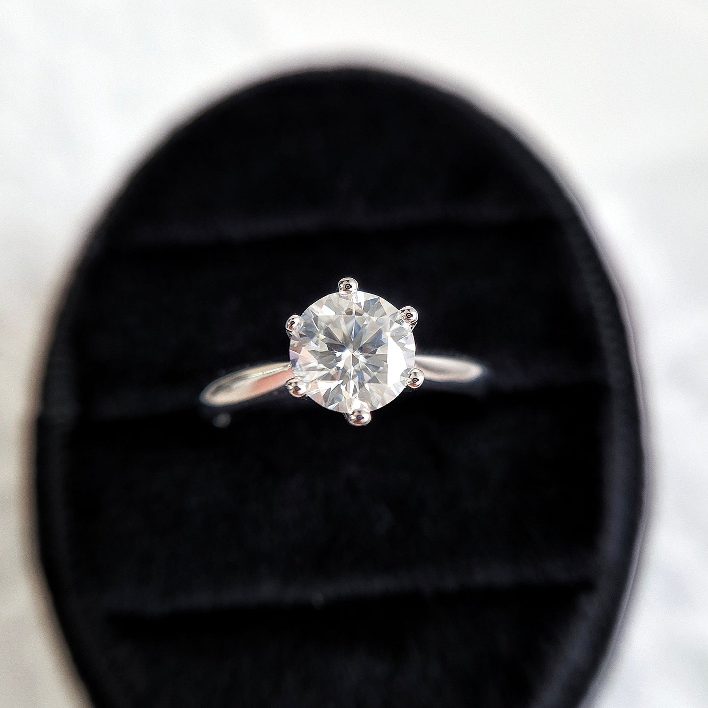 Moissanit Silber Ring, Moissanite Ring, moissanite silver ring, Moissanit Ring, studs, Ring, Fingerring, Silberring, Damenring, Silberschmuck, silver jewelry, 925 sterling silver jewellery, gioielli, bijou, accessoire, bridal ring, wedding ring, promise ring, engagement ring, proposal ring, Verlobungsring, Ring Verlobung, Hochzeit Ring, hochzeitsschmuck, Schmuck, Diamant Ring, Diamond Ring, lab grown diamond jewelry