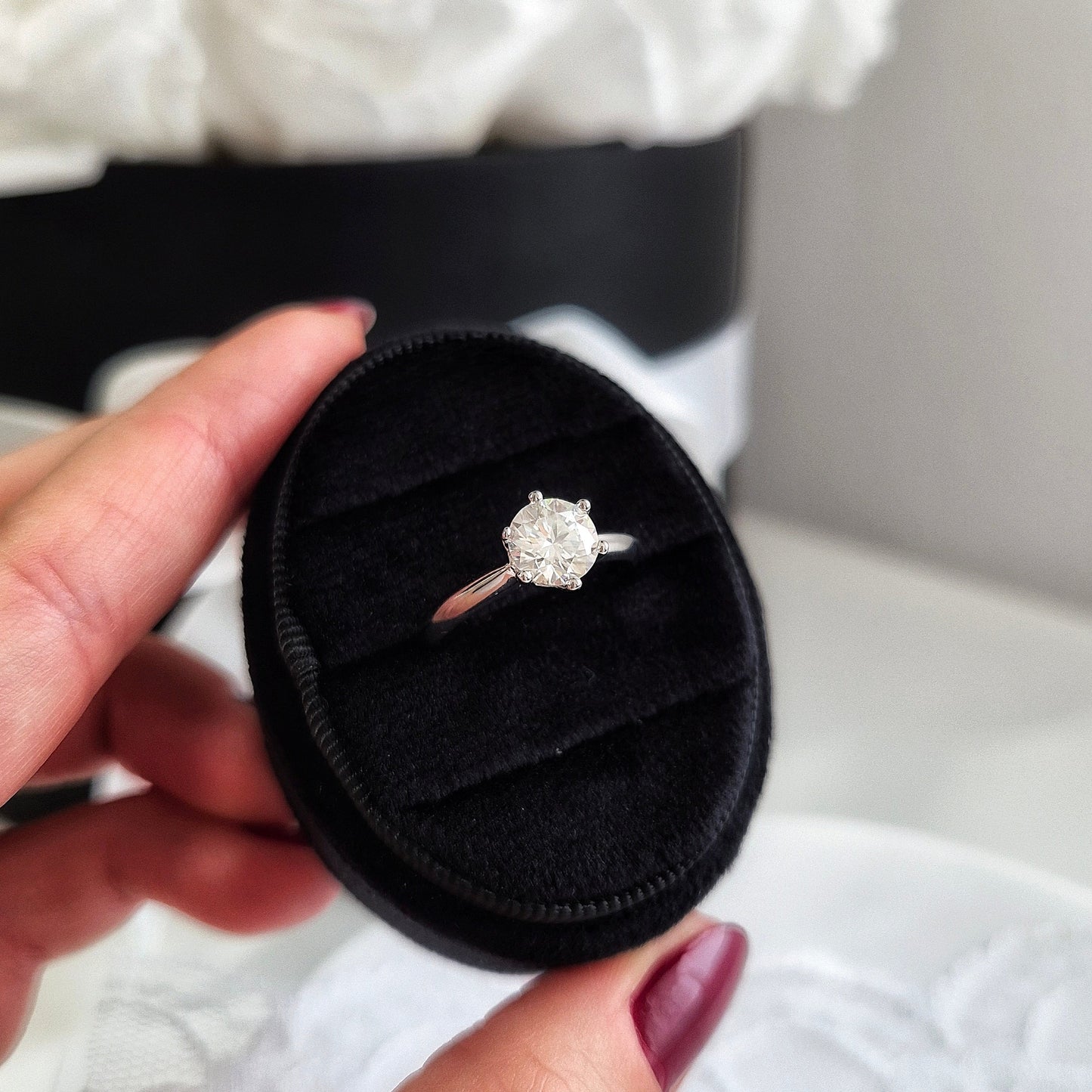 Moissanit Silber Ring, Moissanite Ring, moissanite silver ring, Moissanit Ring, studs, Ring, Fingerring, Silberring, Damenring, Silberschmuck, silver jewelry, 925 sterling silver jewellery, gioielli, bijou, accessoire, bridal ring, wedding ring, promise ring, engagement ring, proposal ring, Verlobungsring, Ring Verlobung, Hochzeit Ring, hochzeitsschmuck, Schmuck, Diamant Ring, Diamond Ring, lab grown diamond jewelry