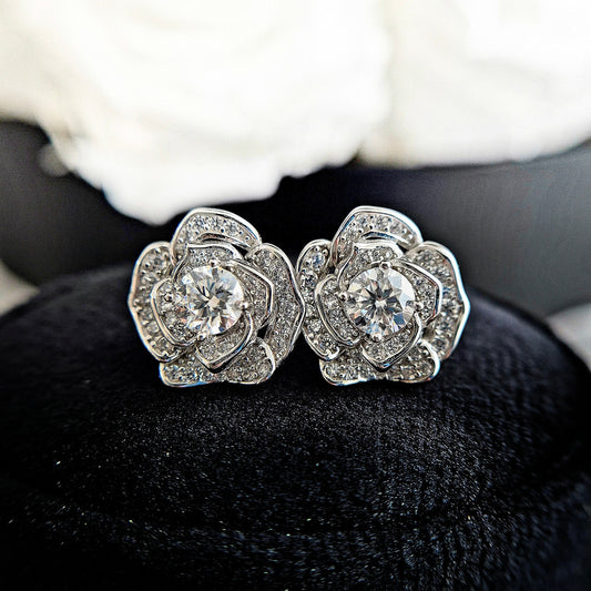 Moissanit ohrringe, Moissanite earrings, Moissanit Ohrstecker, studs, stud earrings, silver earrings, Ohrringe, Ohrstecker, Silber Ohrringe, Damenohrringe, Silberschmuck, silver jewelry, 925 sterling silver jewellery, gioielli, bijou, accessoire, bridal earrings, wedding earrings, hochzeitsschmuck, Schmuck, Diamant Ohrringe, Diamond Earrings, lab grown diamond jewelry, Rosen Ohrringe, Blumen Ohrstecker, moissanite rose earrings