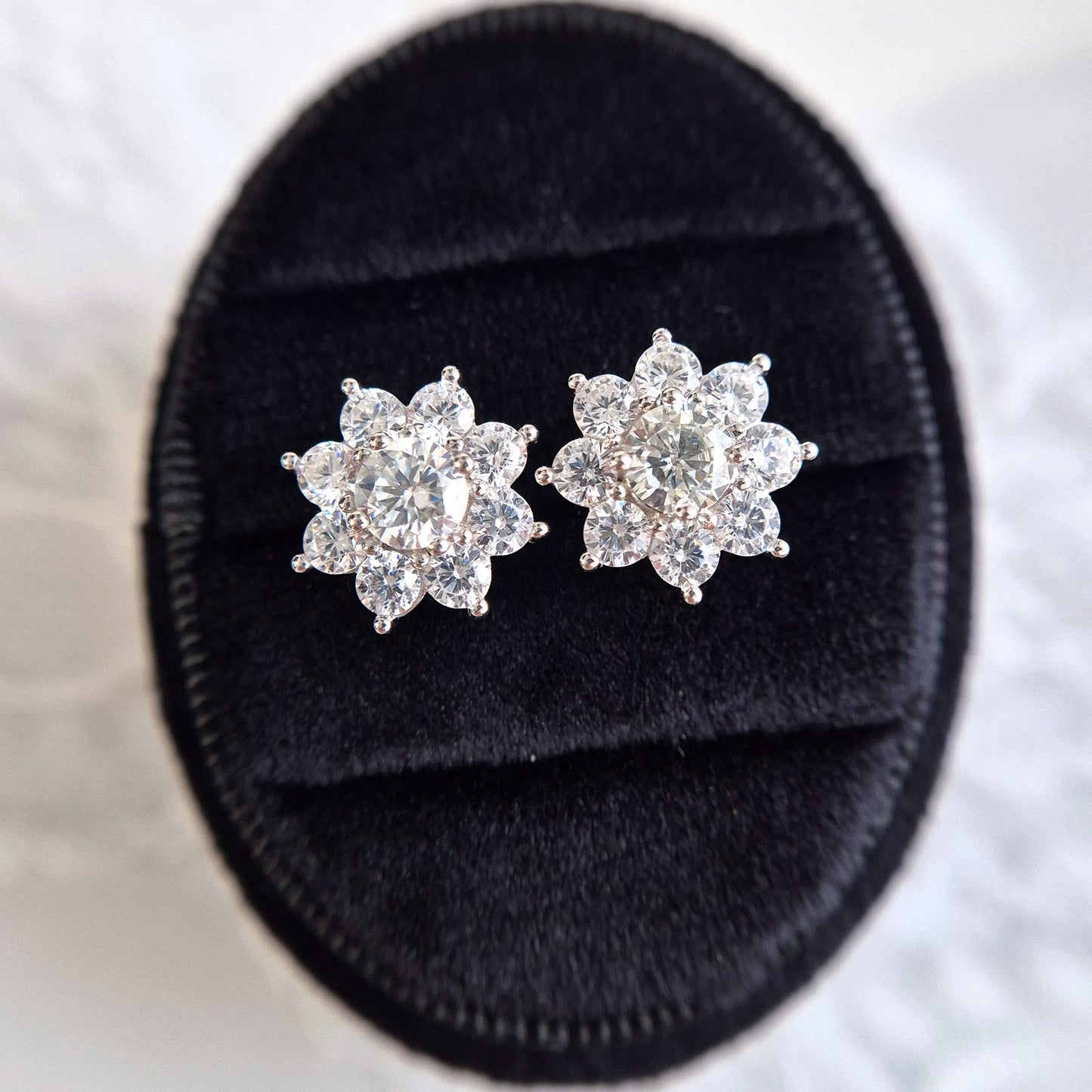 Moissanit ohrringe, Moissanite earrings, Moissanit Ohrstecker, studs, stud earrings, silver earrings, Ohrringe, Ohrstecker, Silber Ohrringe, Damenohrringe, Silberschmuck, silver jewelry, 925 sterling silver jewellery, gioielli, bijou, accessoire, bridal earrings, wedding earrings, hochzeitsschmuck, Schmuck, Diamant Ohrringe, Diamond Earrings, lab grown diamond jewelry