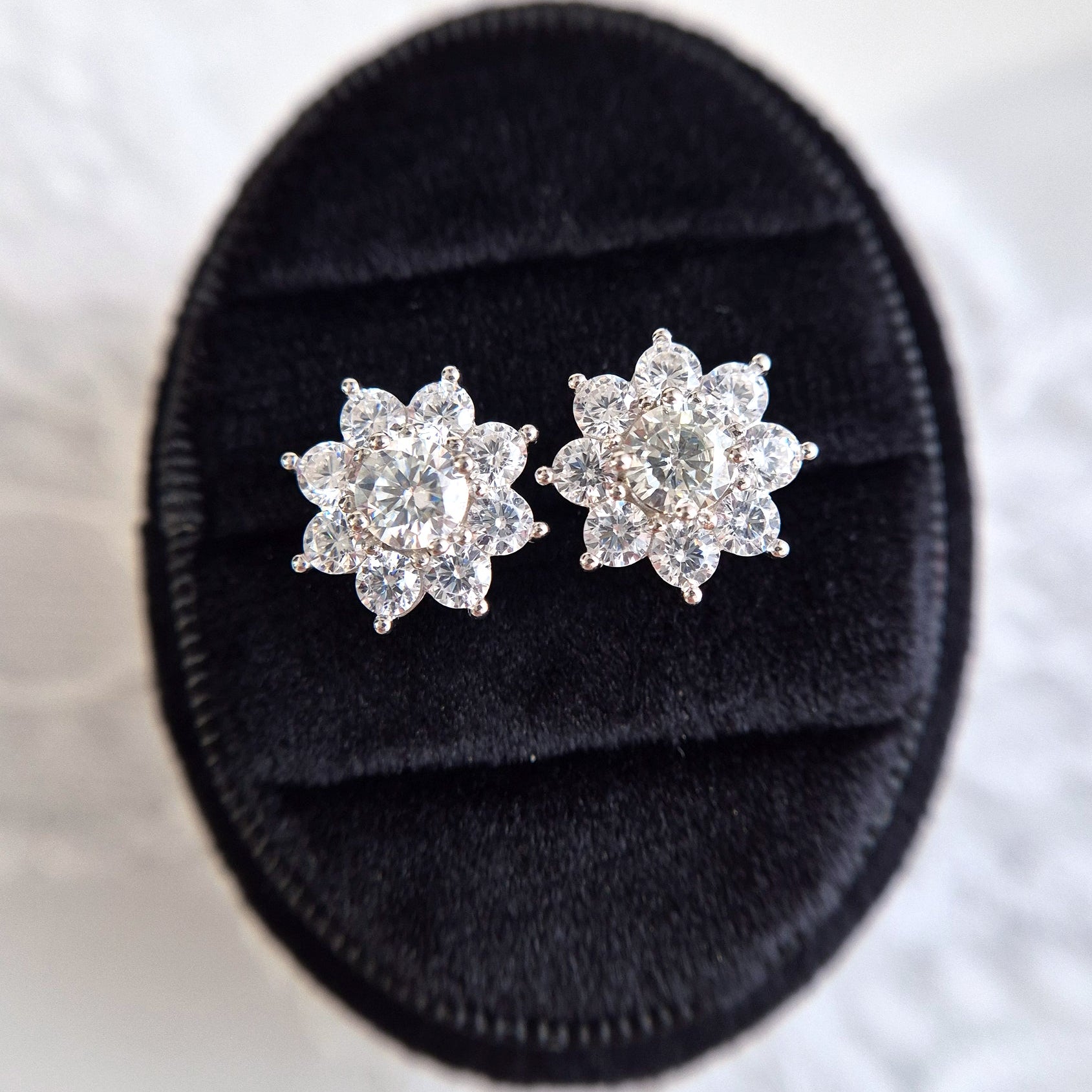 Moissanit ohrringe, Moissanite earrings, Moissanit Ohrstecker, studs, stud earrings, silver earrings, Ohrringe, Ohrstecker, Silber Ohrringe, Damenohrringe, Silberschmuck, silver jewelry, 925 sterling silver jewellery, gioielli, bijou, accessoire, bridal earrings, wedding earrings, hochzeitsschmuck, Schmuck, Diamant Ohrringe, Diamond Earrings, lab grown diamond jewelry