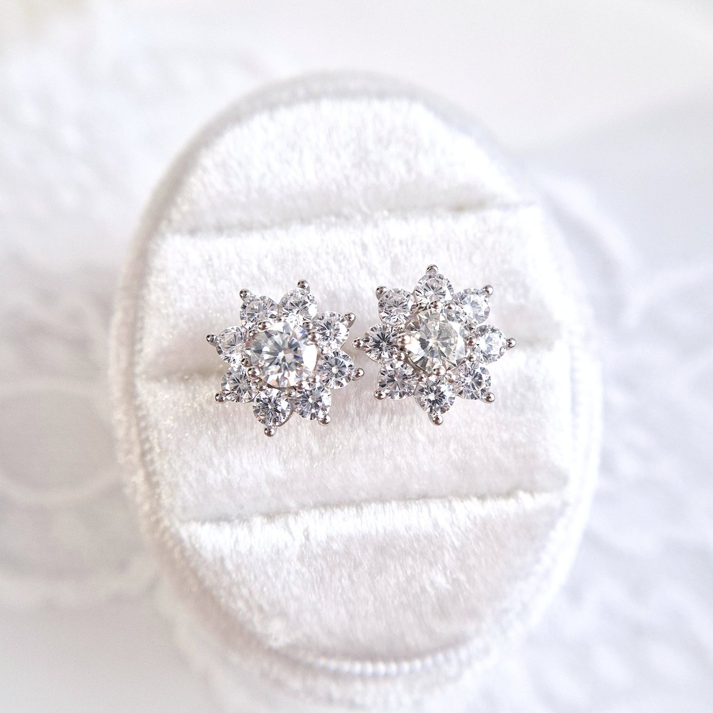 Moissanit ohrringe, Moissanite earrings, Moissanit Ohrstecker, studs, stud earrings, silver earrings, Ohrringe, Ohrstecker, Silber Ohrringe, Damenohrringe, Silberschmuck, silver jewelry, 925 sterling silver jewellery, gioielli, bijou, accessoire, bridal earrings, wedding earrings, hochzeitsschmuck, Schmuck, Diamant Ohrringe, Diamond Earrings, lab grown diamond jewelry