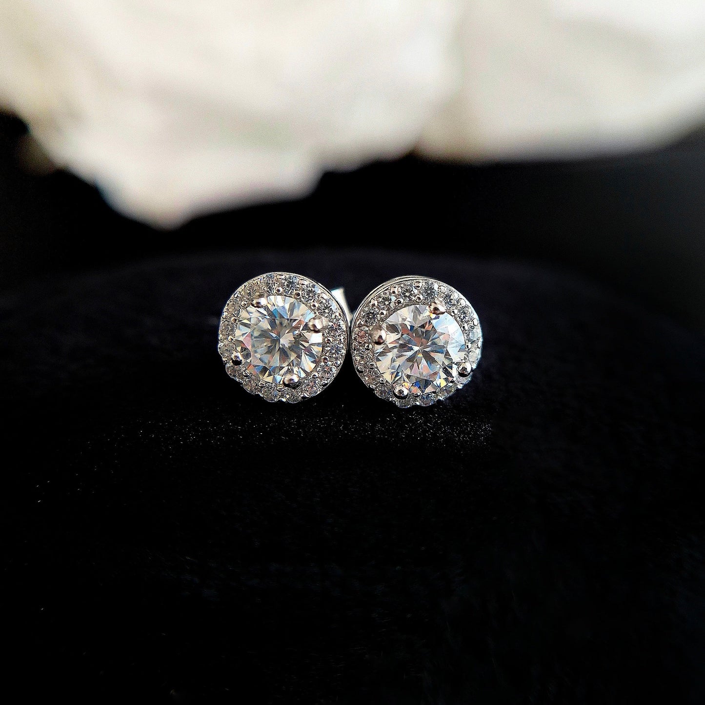 Moissanit ohrstecker, Moissanite studs, moissanite earrings, Moissanit ohrringe, studs, stud earrings, silver earrings, Ohrringe, Ohrstecker, Silber Ohrringe, Damenohrringe, Silberschmuck, silver jewelry, 925 sterling silver jewellery, gioielli, bijou, accessoire, bridal earrings, wedding earrings, hochzeitsschmuck, Schmuck, Diamant Ohrringe, Diamond Earrings, lab grown diamond jewelry