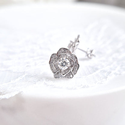 Moissanit ohrringe, Moissanite earrings, Moissanit Ohrstecker, studs, stud earrings, silver earrings, Ohrringe, Ohrstecker, Silber Ohrringe, Damenohrringe, Silberschmuck, silver jewelry, 925 sterling silver jewellery, gioielli, bijou, accessoire, bridal earrings, wedding earrings, hochzeitsschmuck, Schmuck, Diamant Ohrringe, Diamond Earrings, lab grown diamond jewelry, Rosen Ohrringe, Blumen Ohrstecker, moissanite rose earrings