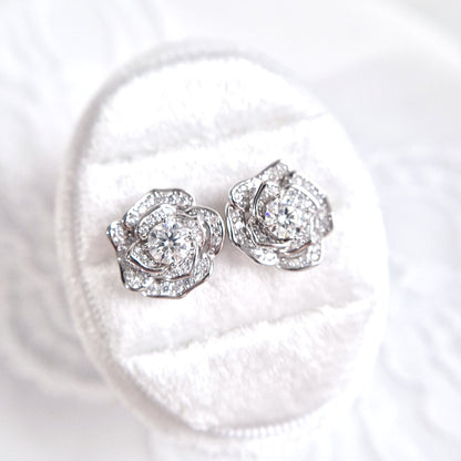 Moissanit ohrringe, Moissanite earrings, Moissanit Ohrstecker, studs, stud earrings, silver earrings, Ohrringe, Ohrstecker, Silber Ohrringe, Damenohrringe, Silberschmuck, silver jewelry, 925 sterling silver jewellery, gioielli, bijou, accessoire, bridal earrings, wedding earrings, hochzeitsschmuck, Schmuck, Diamant Ohrringe, Diamond Earrings, lab grown diamond jewelry, Rosen Ohrringe, Blumen Ohrstecker, moissanite rose earrings