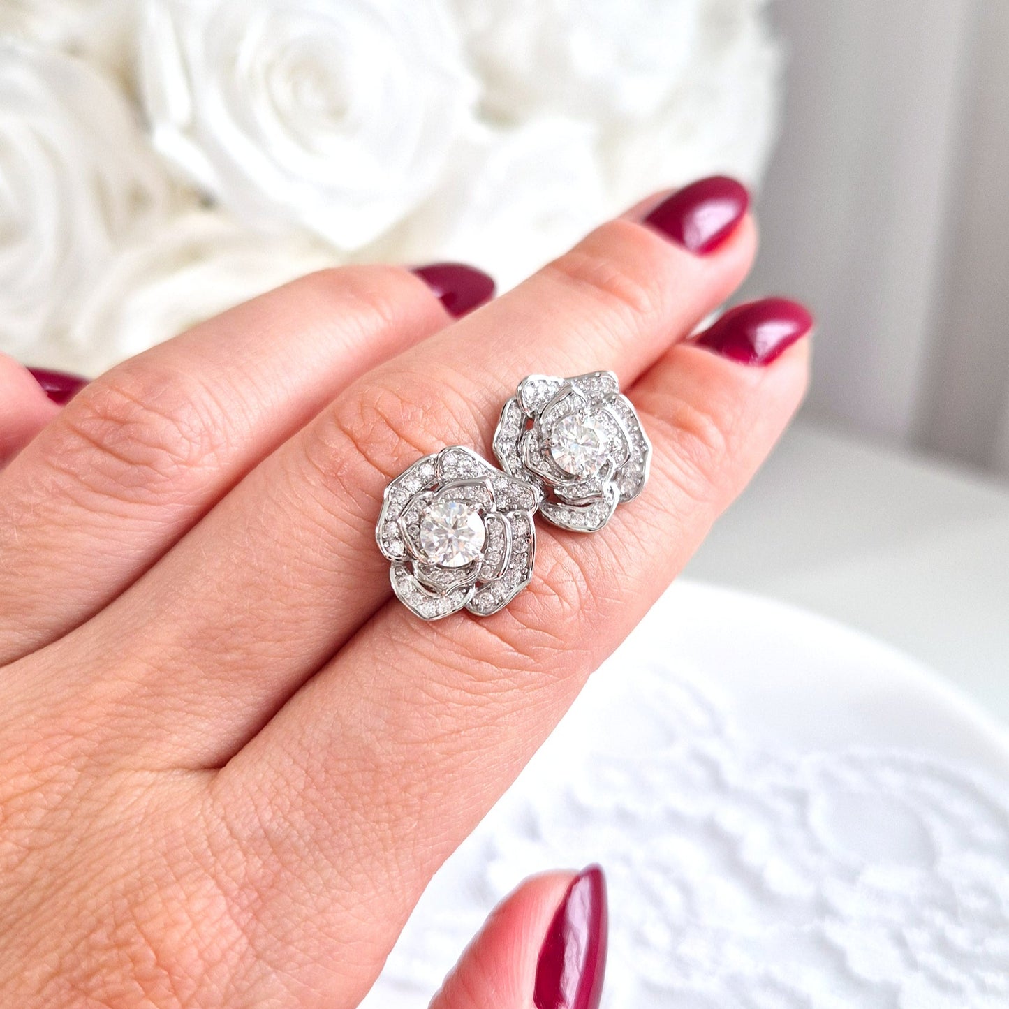 Moissanit ohrringe, Moissanite earrings, Moissanit Ohrstecker, studs, stud earrings, silver earrings, Ohrringe, Ohrstecker, Silber Ohrringe, Damenohrringe, Silberschmuck, silver jewelry, 925 sterling silver jewellery, gioielli, bijou, accessoire, bridal earrings, wedding earrings, hochzeitsschmuck, Schmuck, Diamant Ohrringe, Diamond Earrings, lab grown diamond jewelry, Rosen Ohrringe, Blumen Ohrstecker, moissanite rose earrings