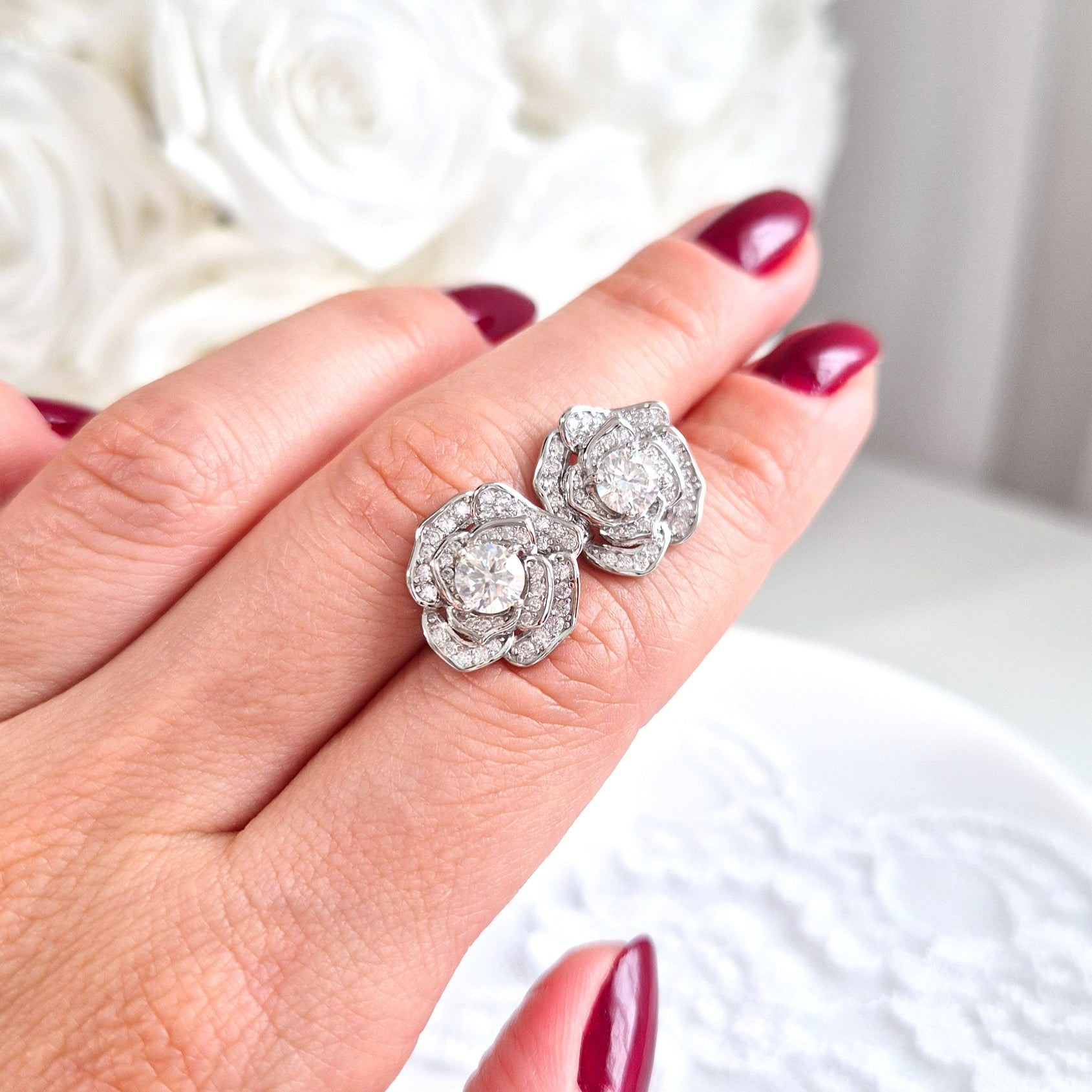 Moissanit ohrringe, Moissanite earrings, Moissanit Ohrstecker, studs, stud earrings, silver earrings, Ohrringe, Ohrstecker, Silber Ohrringe, Damenohrringe, Silberschmuck, silver jewelry, 925 sterling silver jewellery, gioielli, bijou, accessoire, bridal earrings, wedding earrings, hochzeitsschmuck, Schmuck, Diamant Ohrringe, Diamond Earrings, lab grown diamond jewelry, Rosen Ohrringe, Blumen Ohrstecker, moissanite rose earrings