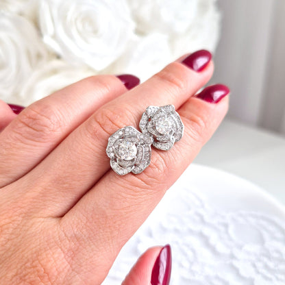 Moissanit ohrringe, Moissanite earrings, Moissanit Ohrstecker, studs, stud earrings, silver earrings, Ohrringe, Ohrstecker, Silber Ohrringe, Damenohrringe, Silberschmuck, silver jewelry, 925 sterling silver jewellery, gioielli, bijou, accessoire, bridal earrings, wedding earrings, hochzeitsschmuck, Schmuck, Diamant Ohrringe, Diamond Earrings, lab grown diamond jewelry, Rosen Ohrringe, Blumen Ohrstecker, moissanite rose earrings