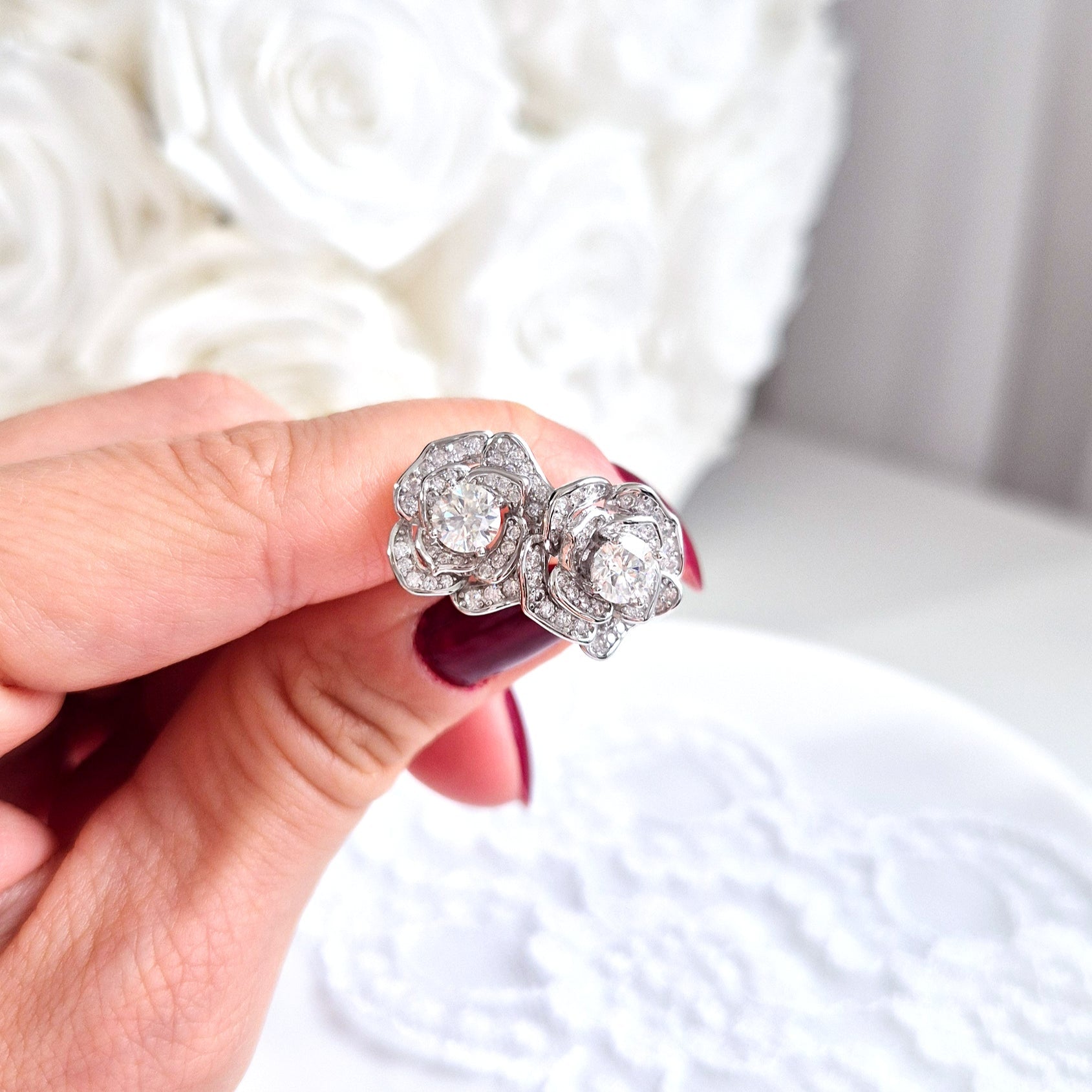 Moissanit ohrringe, Moissanite earrings, Moissanit Ohrstecker, studs, stud earrings, silver earrings, Ohrringe, Ohrstecker, Silber Ohrringe, Damenohrringe, Silberschmuck, silver jewelry, 925 sterling silver jewellery, gioielli, bijou, accessoire, bridal earrings, wedding earrings, hochzeitsschmuck, Schmuck, Diamant Ohrringe, Diamond Earrings, lab grown diamond jewelry, Rosen Ohrringe, Blumen Ohrstecker, moissanite rose earrings