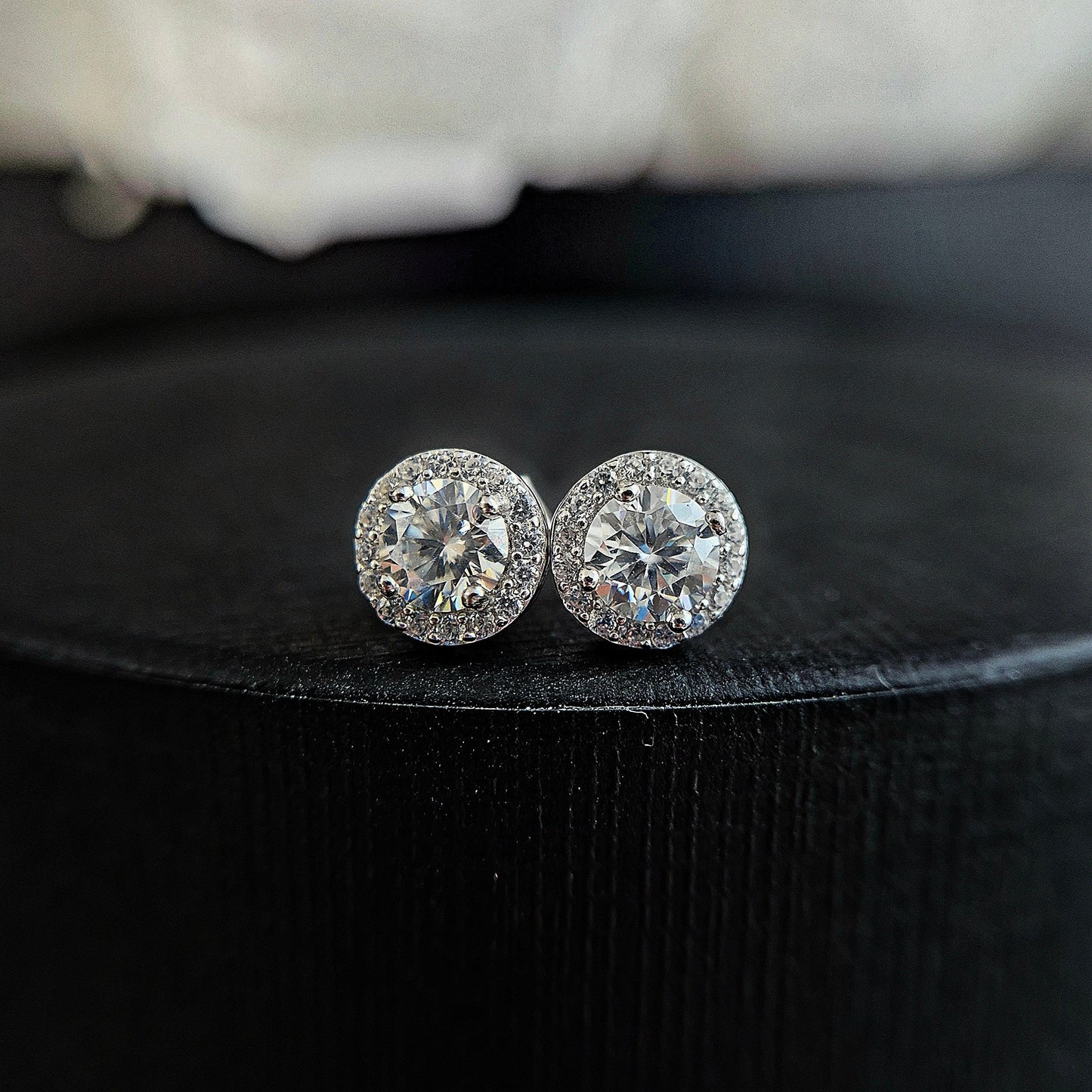 Moissanit ohrstecker, Moissanite studs, moissanite earrings, Moissanit ohrringe, studs, stud earrings, silver earrings, Ohrringe, Ohrstecker, Silber Ohrringe, Damenohrringe, Silberschmuck, silver jewelry, 925 sterling silver jewellery, gioielli, bijou, accessoire, bridal earrings, wedding earrings, hochzeitsschmuck, Schmuck, Diamant Ohrringe, Diamond Earrings, lab grown diamond jewelry