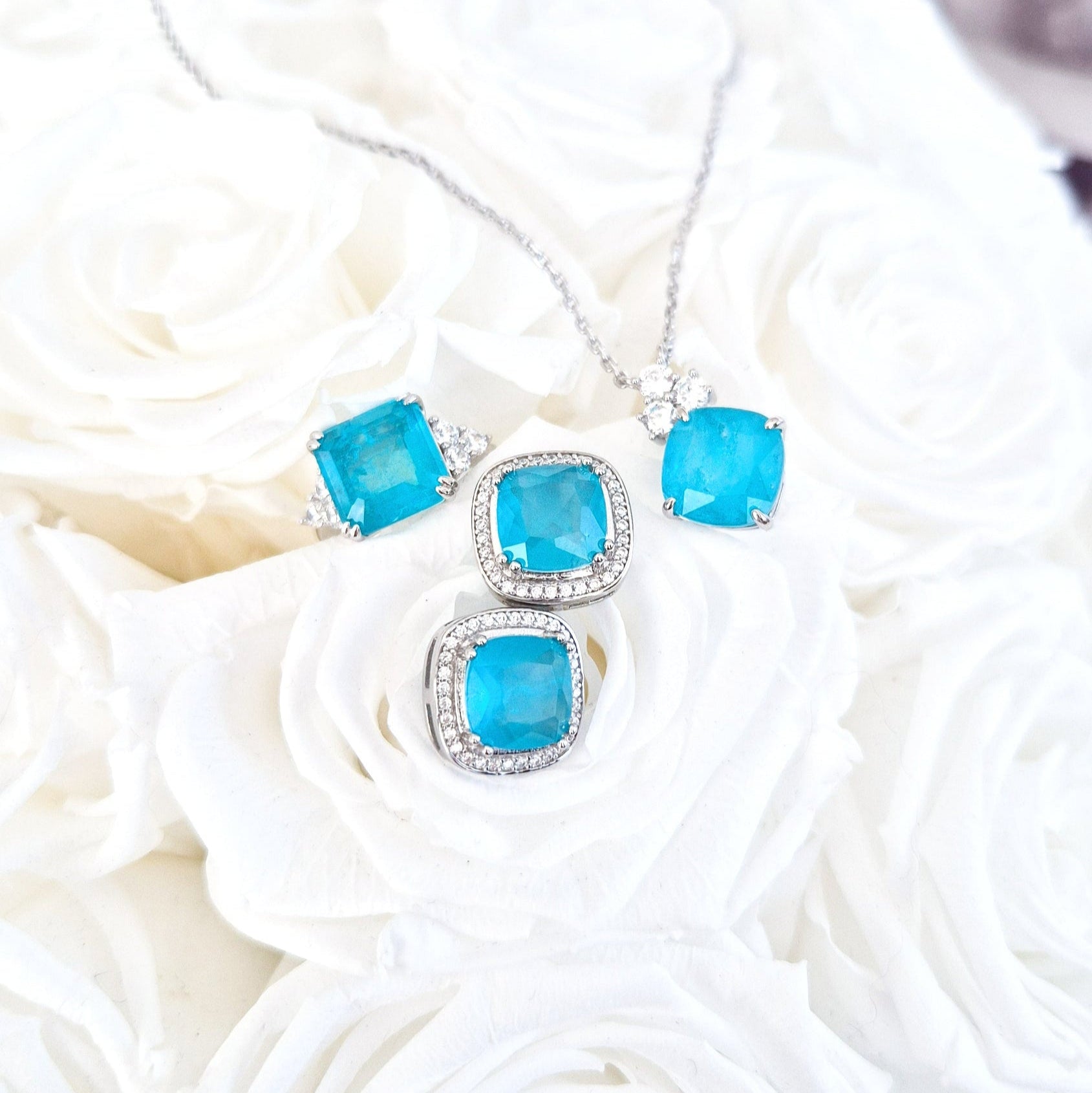 Paraiba Turmalin Schmcukset, Paraiba Tourmaline Jewelry Set, Parure de bijoux en tourmaline Paraïba, Set di gioielli con tormalina Paraiba, Paraiba, Paraiba Turmalin, Paraiba tourmaline, Paraiba Ohrringe Paraiba tourmaline earrings, Paraiba Ring, Paraiba Tourmaline Ring, Paraiba Halskette, Paraiba tourmaline necklace