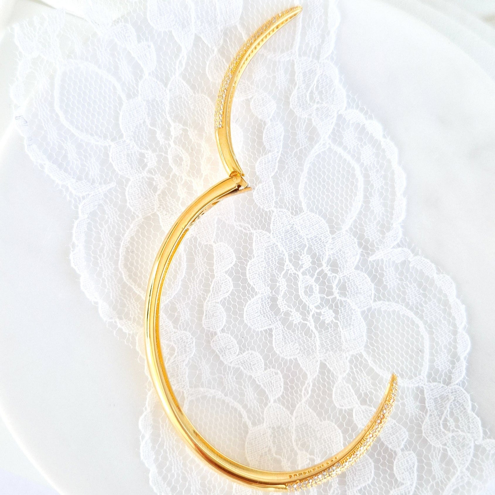 Pave Armreif, Pave bangel, bracelet pave, bracciale pave, gold bangle, claw bangle, gold armreif, goldener armreif, Krallen Armreif, bracelet dore, bracciale dorato, elegant bangle, eleganter armreif, Armreif, Bangle, bracelet, bracciale, bracelet