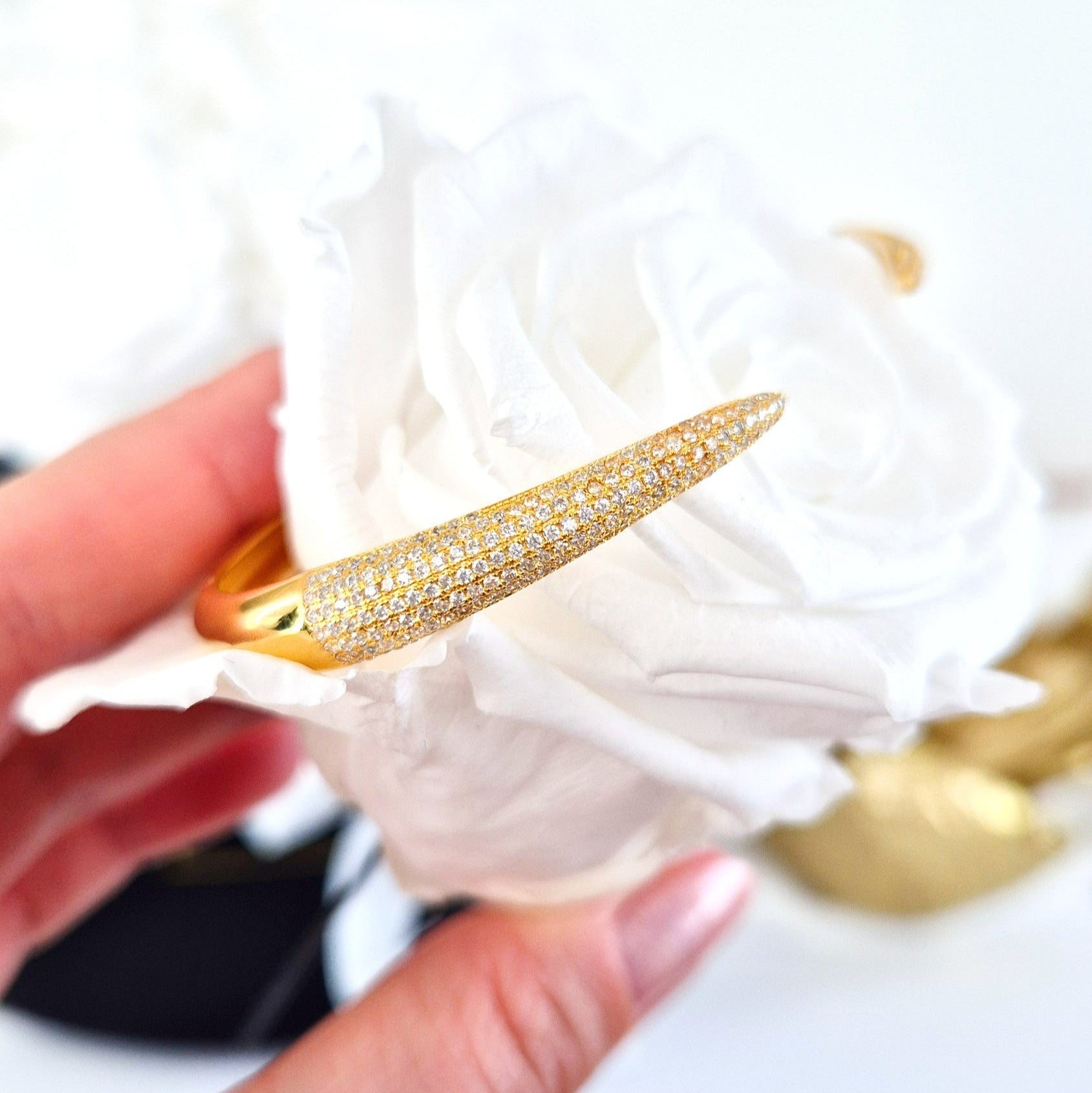 Pave Armreif, Pave bangel, bracelet pave, bracciale pave, gold bangle, claw bangle, gold armreif, goldener armreif, Krallen Armreif, bracelet dore, bracciale dorato, elegant bangle, eleganter armreif, Armreif, Bangle, bracelet, bracciale, bracelet