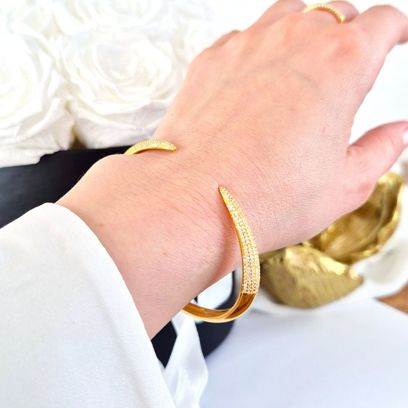 Pave Armreif, Pave bangel, bracelet pave, bracciale pave, gold bangle, claw bangle, gold armreif, goldener armreif, Krallen Armreif, bracelet dore, bracciale dorato, elegant bangle, eleganter armreif, Armreif, Bangle, bracelet, bracciale, bracelet