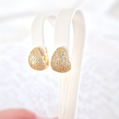 Pavé Ohrringe, Pavé earrings, Boucles doreilles pavé, Orecchini pavé, Gold Ohrringe, goldene Ohrringe, Goldene Creolen, Ohrringe, Creolen, golden Earrings, gold earrings, boucles doreed plaque dor, boucles doreilles, orecchini, huggie hoop earrings, hoop earrings, earrings, orecchini dorata