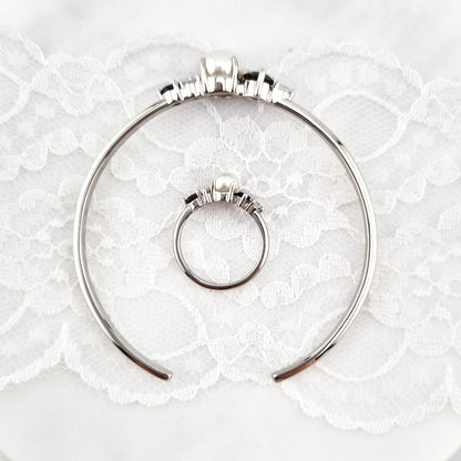 Pearl bangle, pearl bracelet, Perlen Armreif, Silber Armreif, Schmuck Schweiz, Grey pearl bracelet, black pearl bracelet, white pearl bracelet, elegant jewelry shop, swiss jewelry shop, Edelstein Schmuck Schweiz, Silver Bangle, Silver bracelet, Armreif, Bangle, Silber Ring