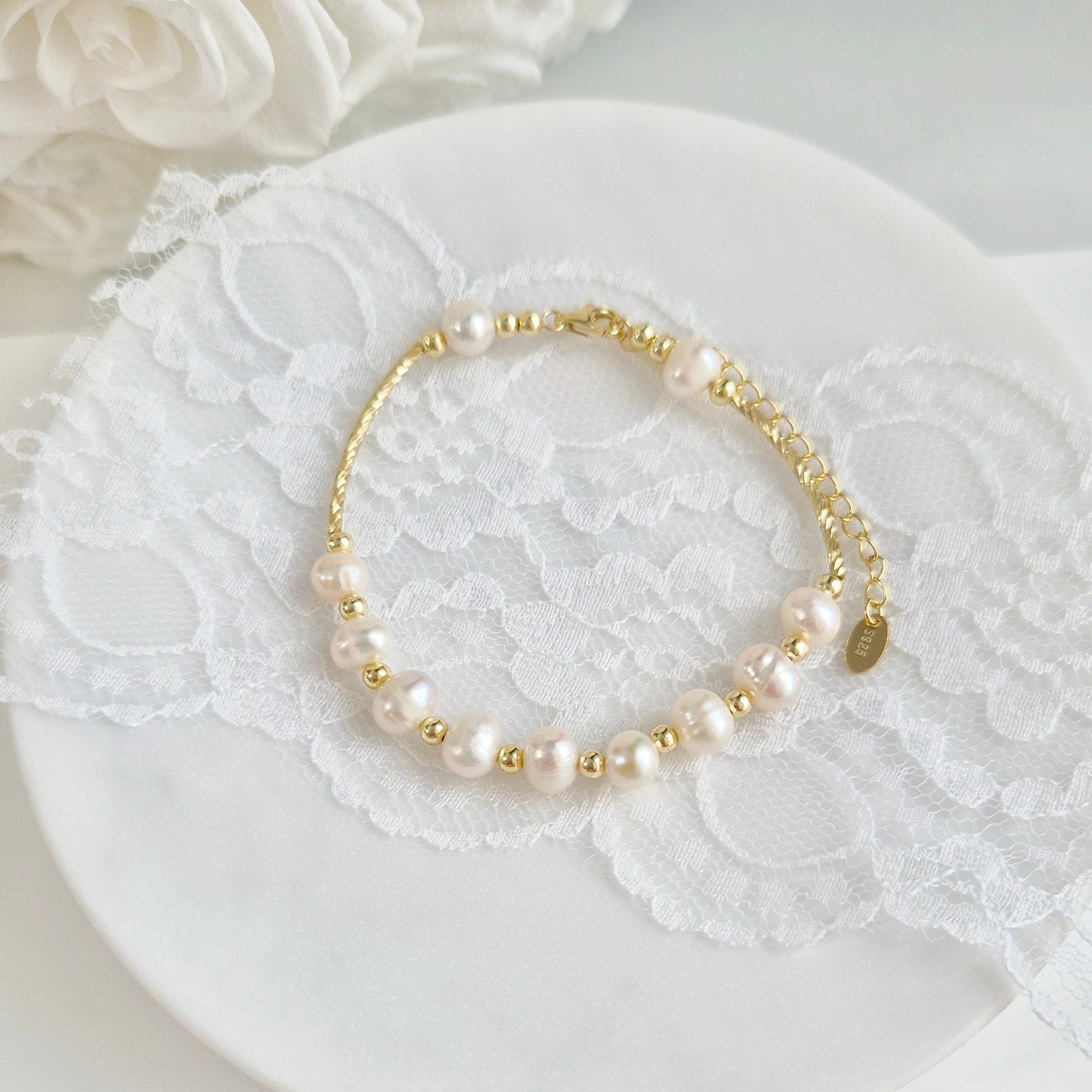 Perlen Armband, Pearl Bracelet gold, gold plated sterling silver bracelet, elegant jewelry bracelet for her, woman jewelry gift idea, bracelet en perles, bracciale con perle, Perlen Schmuck, gold Armband, Armschmuck, Perlenarmband, Perlenschmuck, goldenes Armband, geschenk für mama, muttertags geschenk, pearl jewelry, gioielli, bijou, jewellery, Schmuck