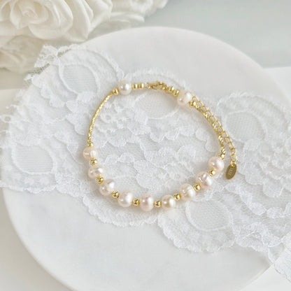 Perlen Armband, Pearl Bracelet gold, gold plated sterling silver bracelet, elegant jewelry bracelet for her, woman jewelry gift idea, bracelet en perles, bracciale con perle, Perlen Schmuck, gold Armband, Armschmuck, Perlenarmband, Perlenschmuck, goldenes Armband, geschenk für mama, muttertags geschenk, pearl jewelry, gioielli, bijou, jewellery, Schmuck