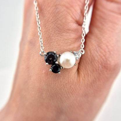 Perlen Kette, Pearl Necklace, Perlenkette Damen, Süsswasserperlen Halskette, silver necklace with pearl pendant, black and white pearl necklace, Silber Halskette, Halskette mit Anhänger, Halskette, Perlenhalskette, Perlen Halskette, Damenkette, SIlberkette, Necklace, collier, collana, Schmuck, Jewelry, Jewellery, bijou, bijoux, gioielli, Schmuck Schweiz, Silberschmuck