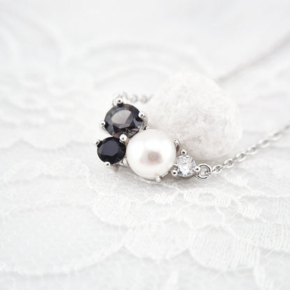 Perlen Kette, Pearl Necklace, Perlenkette Damen, Süsswasserperlen Halskette, silver necklace with pearl pendant, black and white pearl necklace, Silber Halskette, Halskette mit Anhänger, Halskette, Perlenhalskette, Perlen Halskette, Damenkette, SIlberkette, Necklace, collier, collana, Schmuck, Jewelry, Jewellery, bijou, bijoux, gioielli, Schmuck Schweiz, Silberschmuck