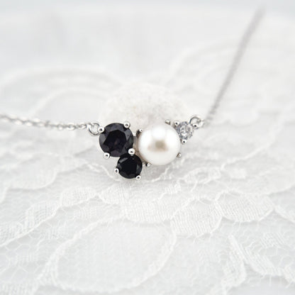 Perlen Kette, Pearl Necklace, Perlenkette Damen, Süsswasserperlen Halskette, silver necklace with pearl pendant, black and white pearl necklace, Silber Halskette, Halskette mit Anhänger, Halskette, Perlenhalskette, Perlen Halskette, Damenkette, SIlberkette, Necklace, collier, collana, Schmuck, Jewelry, Jewellery, bijou, bijoux, gioielli, Schmuck Schweiz, Silberschmuck