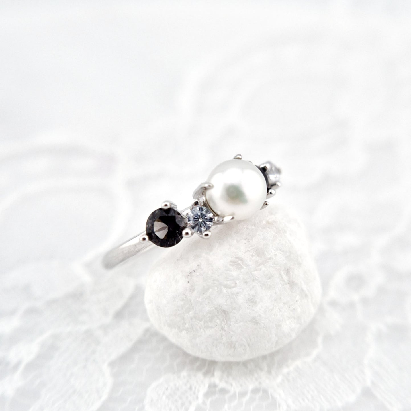 Perlen Ring, Perlenring, Pearl Ring, SIlber RIng, Silberring, Damenring, Pearl Ring - Perlen Ring mit schwarzem Spinell und grauem Nano Stein, Silber Ring Süsswasser Perlen Ring, fresh water pearl
