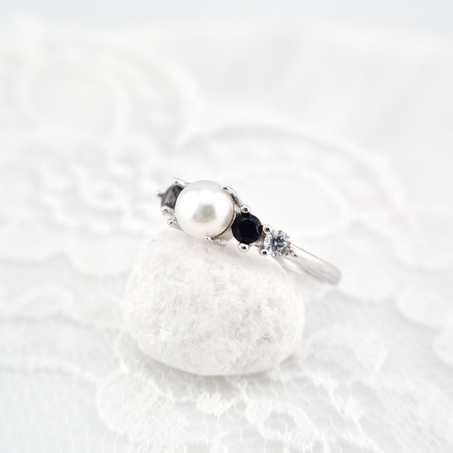 Perlen Ring, Perlenring, Pearl Ring, SIlber RIng, Silberring, Damenring, Pearl Ring - Perlen Ring mit schwarzem Spinell und grauem Nano Stein, Silber Ring Süsswasser Perlen Ring, fresh water pearl