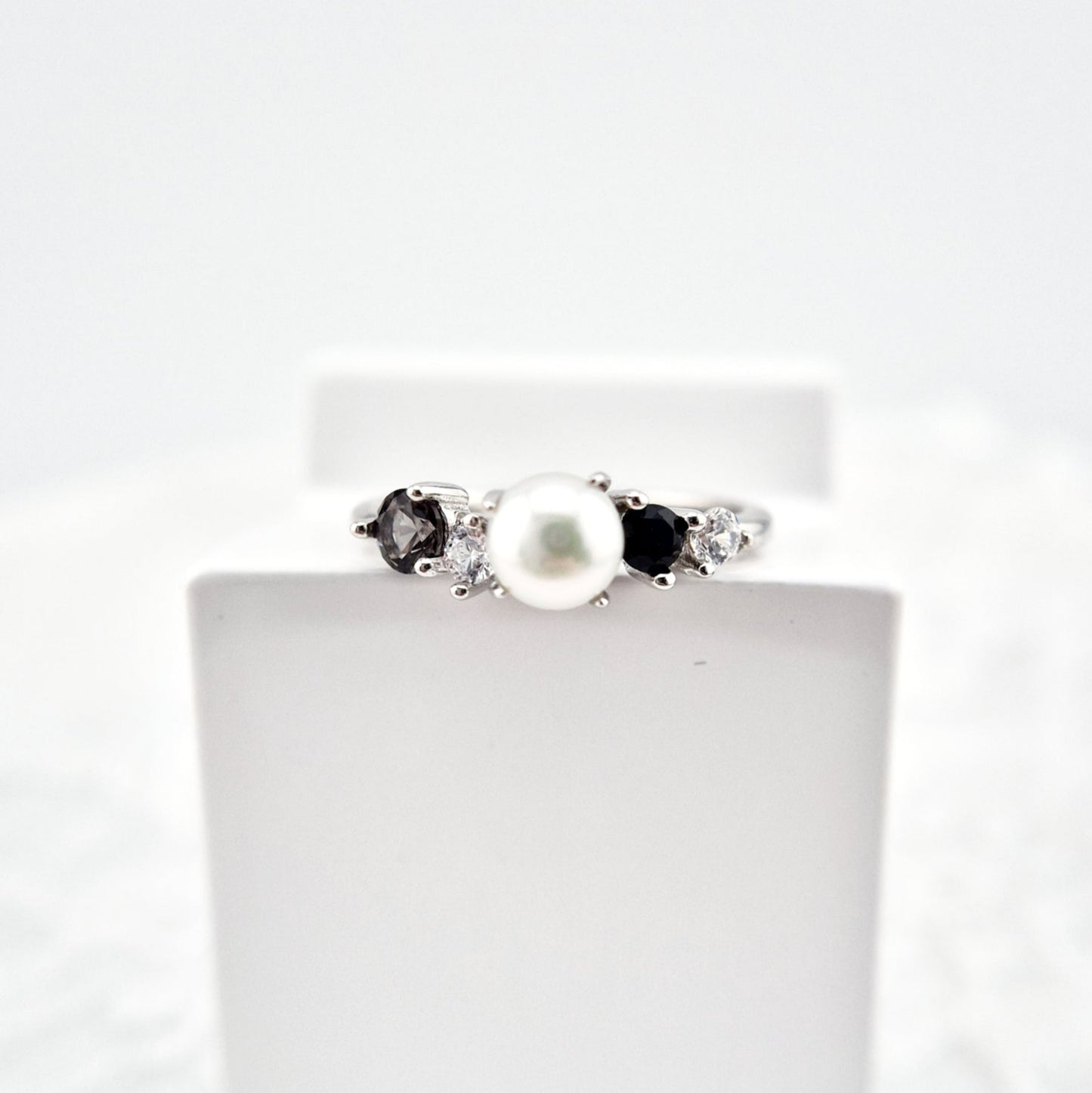 Perlen Ring, Perlenring, Pearl Ring, SIlber RIng, Silberring, Damenring, Pearl Ring - Perlen Ring mit schwarzem Spinell und grauem Nano Stein, Silber Ring Süsswasser Perlen Ring, fresh water pearl