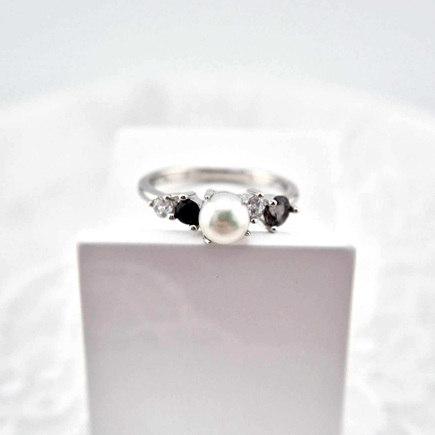 Perlen Ring, Perlenring, Pearl Ring, SIlber RIng, Silberring, Damenring, Pearl Ring - Perlen Ring mit schwarzem Spinell und grauem Nano Stein, Silber Ring Süsswasser Perlen Ring, fresh water pearl